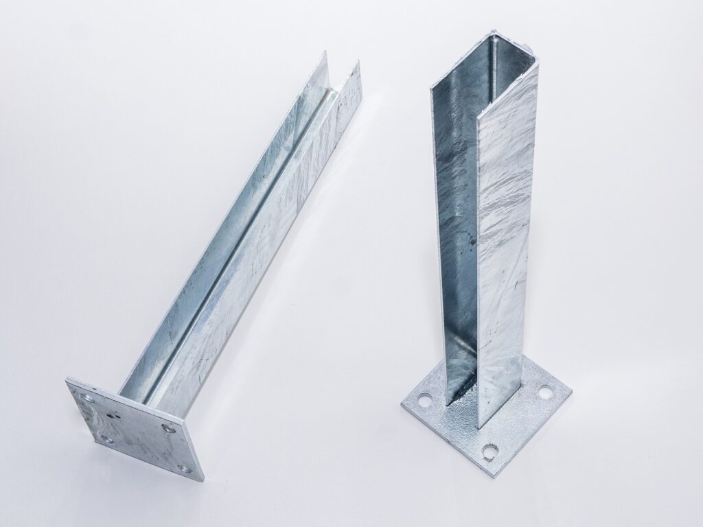 Ledűbelezhető fém talp kapuhoz antracit RAL7016/60mmx60mm-es oszlophoz 100x150x6mm-es talppal